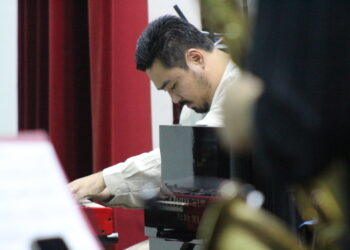 Thiago Ueda no concerto desta quarta-feira no Luzamor (Crédito: Cristiano Martinez)