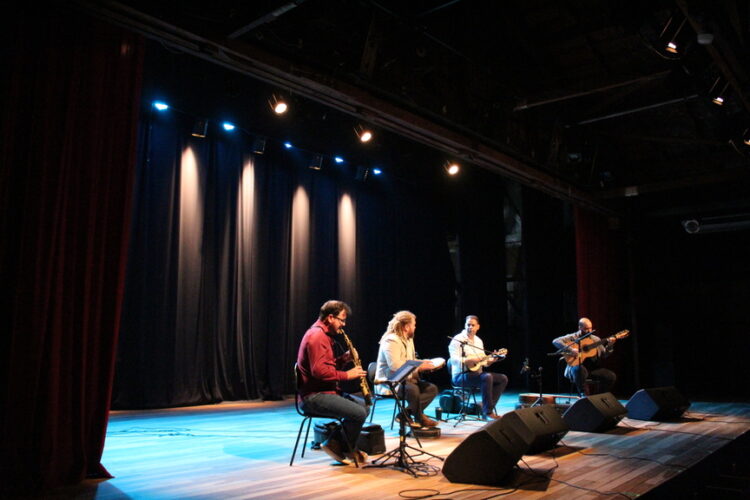 Projeto musical se apresentou no Barracão (Crédito: Cristiano Martinez)