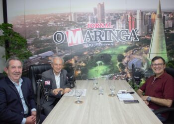 Olivio Zotti e Antonio Gilberto Deggerone (à esq.), na gravação da entrevista (Crédito: Pamela Maria)