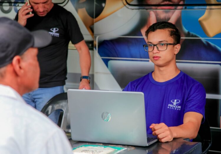 A recomendação para verificar se houve desconto indevido é acessar o portal ou aplicativo Meu INSS - Foto: Rafael Macri/Pref. de Maringá