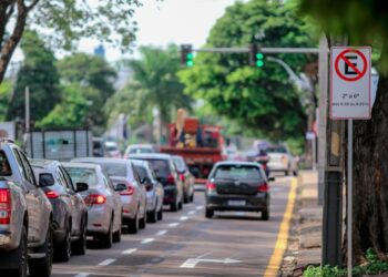Essa é a terceira via que recebe a terceira faixa desde fevereiro para melhorar o trânsito na cidade - Foto: Rafael Macri/Pref. de Maringá