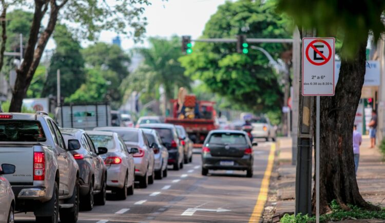 Essa é a terceira via que recebe a terceira faixa desde fevereiro para melhorar o trânsito na cidade - Foto: Rafael Macri/Pref. de Maringá