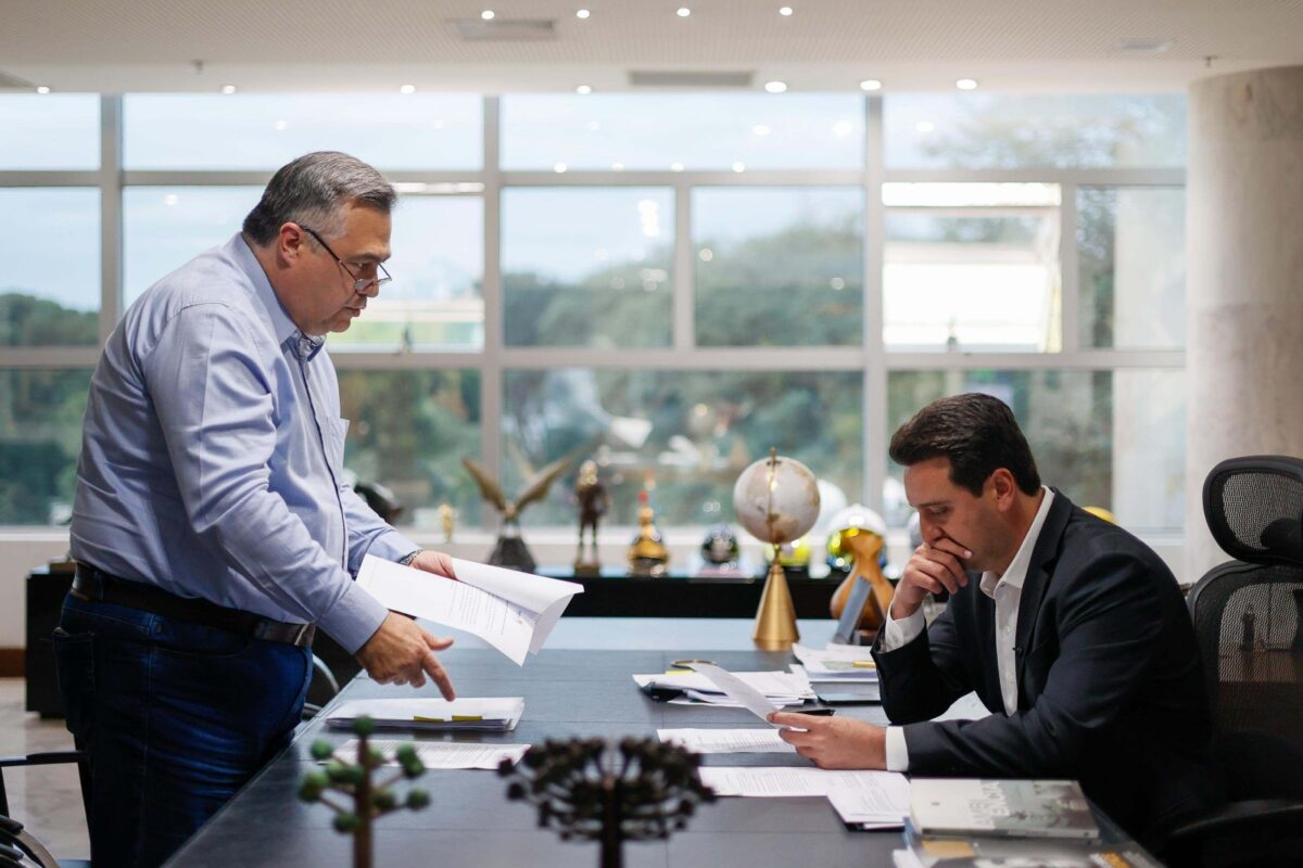 Governo do Paraná cria cargos e autoriza realização de concurso público para profissionais de saúde
