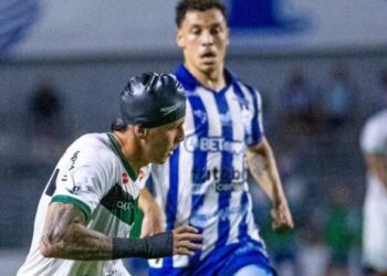 Com mais uma expulsão e gols de bola parada, CSA derrota o Maringá FC