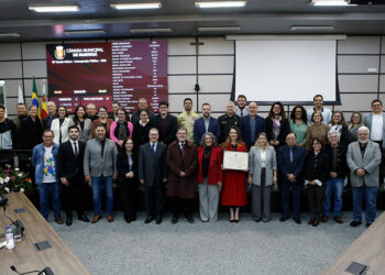Câmara de Maringá homenageia a UEM por seus 55 anos