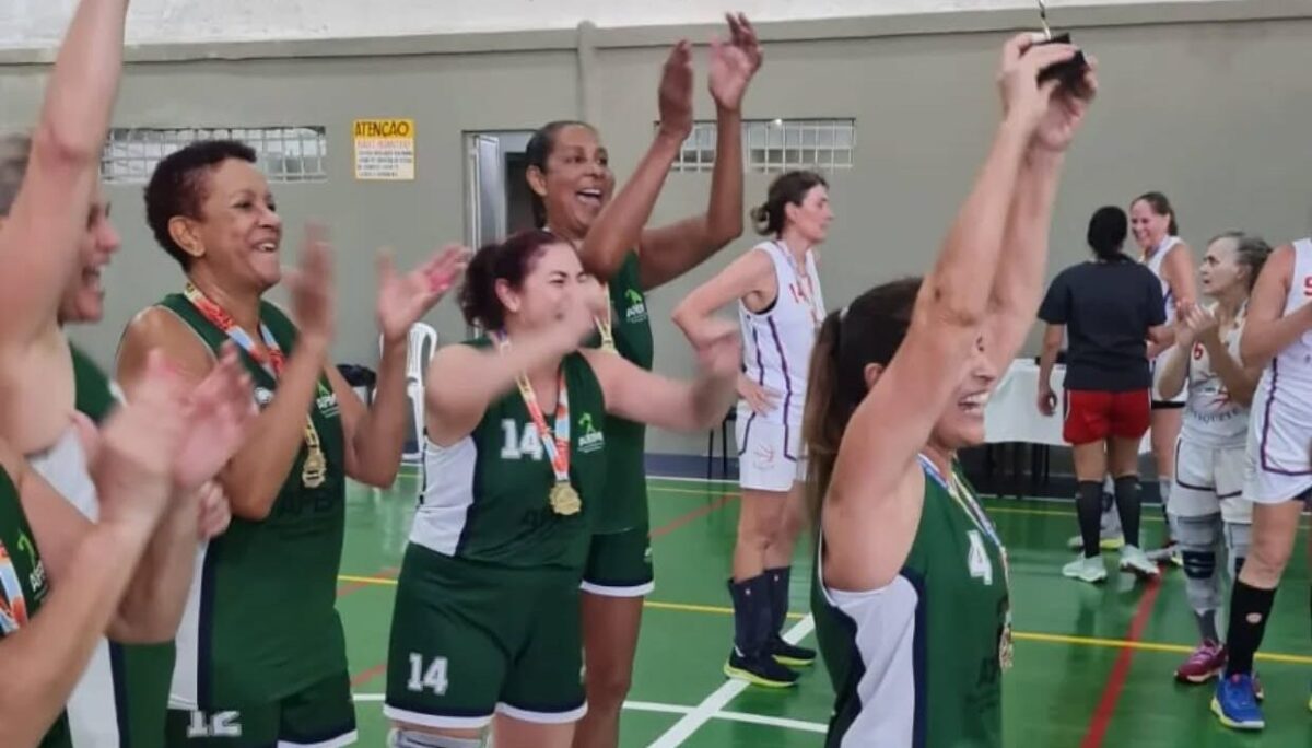Seleção de basquete feminino Master do Paraná ganha mais um título