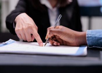 Programa Moradia Legal faz a regularização de terrenos em Maringá e Iguatemi