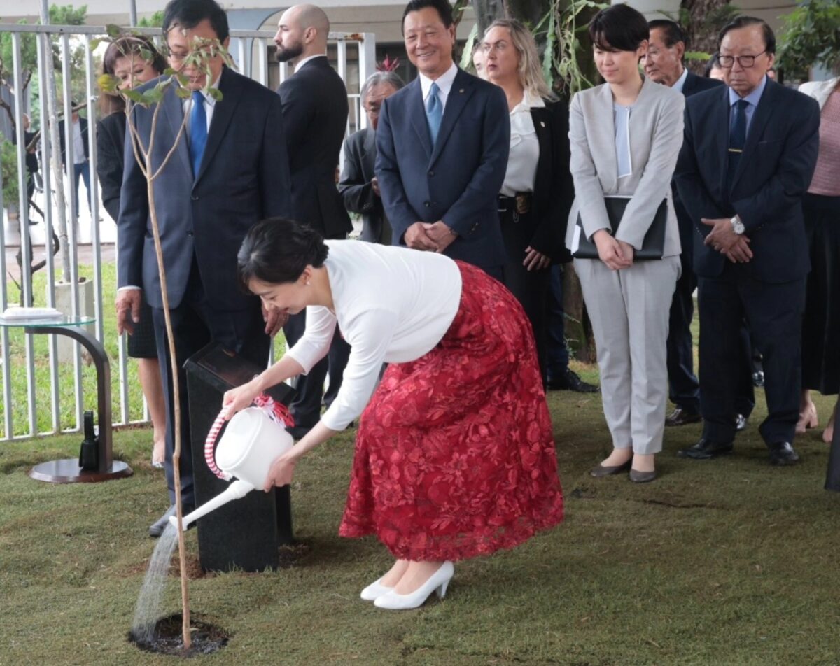 Princesa Kako, do Japão, visita Maringá