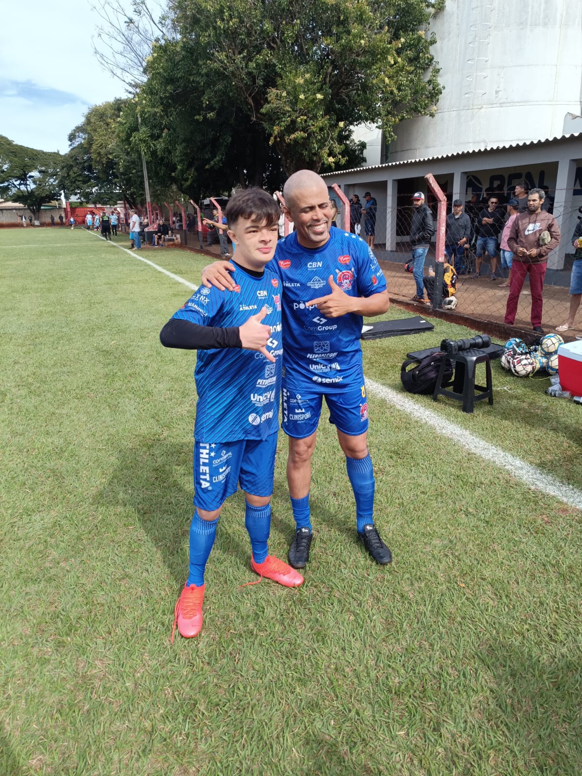 Futebol solidário do IAS Legends faz sucesso em Sarandi