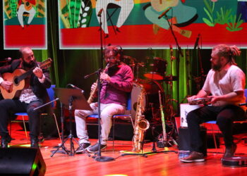 Trio maringaense é formado por Rafael Marinho (violão 7 cordas), Isaías Alves (saxofone) e Andro Gustavo (pandeiro). Crédito: Arquivo/Cristiano Martinez