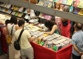 Movimentação do público em estandes na edição 2024 da Flim (Crédito: Arquivo/Cristiano Martinez)