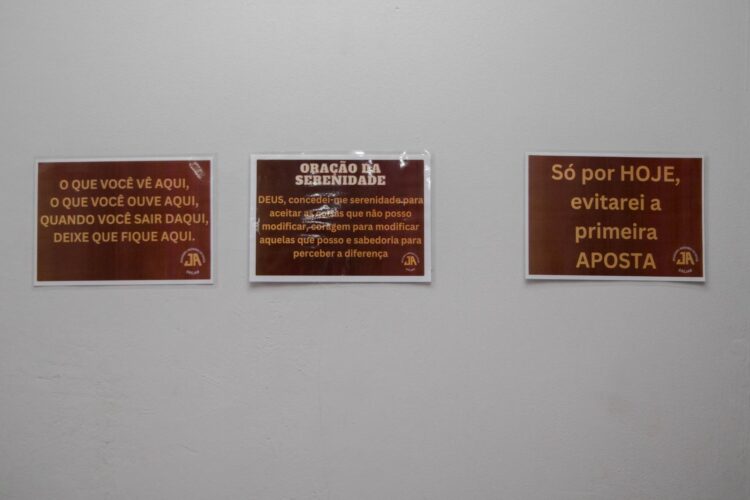 Jogadores Anônimos, JA, é uma instituição formada por pessoas que perderam o controle sobre seu modo de apostar