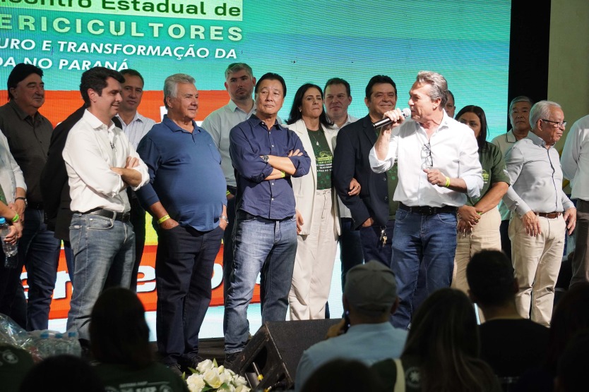 Encontro debate inovações para a criação do bicho-da-seda