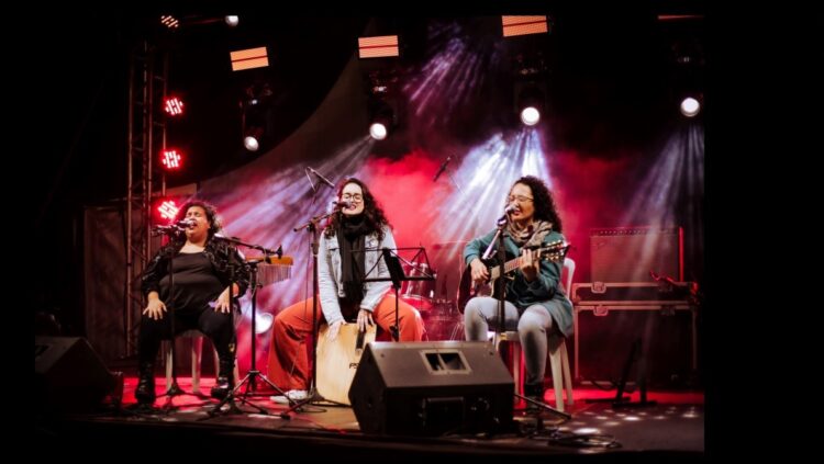Trio é formado por Jacqueline Cardoso, Núbia Rafaela e Rafaela Machado, artistas de Paranavaí (PR). Crédito: Reprodução