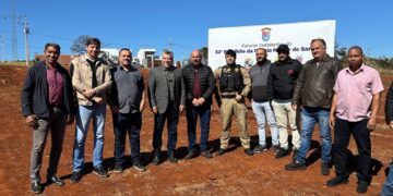 Autoridades se reúnem para acompanhar andamento da obra da nova sede do 32° BPM em Sarandi (Crédito: Comunicação/32º BPM)