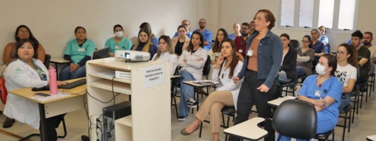 Hospital Universitário de Maringá prepara equipe para cuidados paliativos