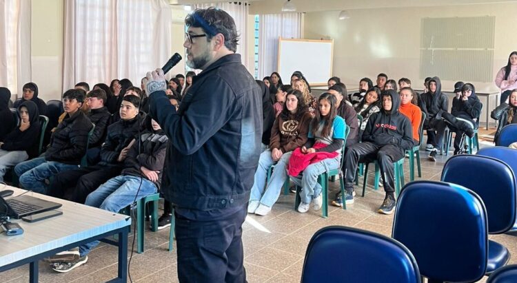 Na campanha Julho Branco, Câmara de Paranacity promove palestra sobre consumo de drogas