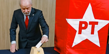 Petistas de todo o Brasil votam neste domingo para renovar diretórios municipais, estaduais e o nacional