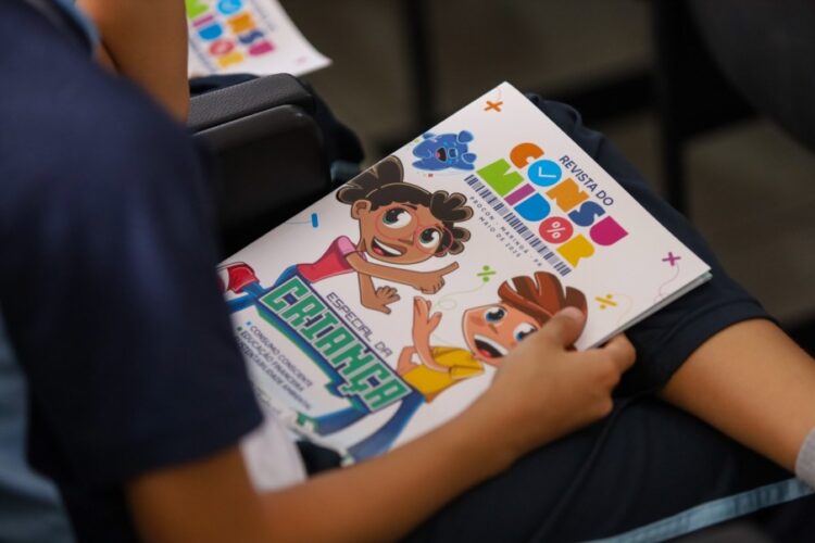 Procon lança revista para ensinar compra consciente a crianças