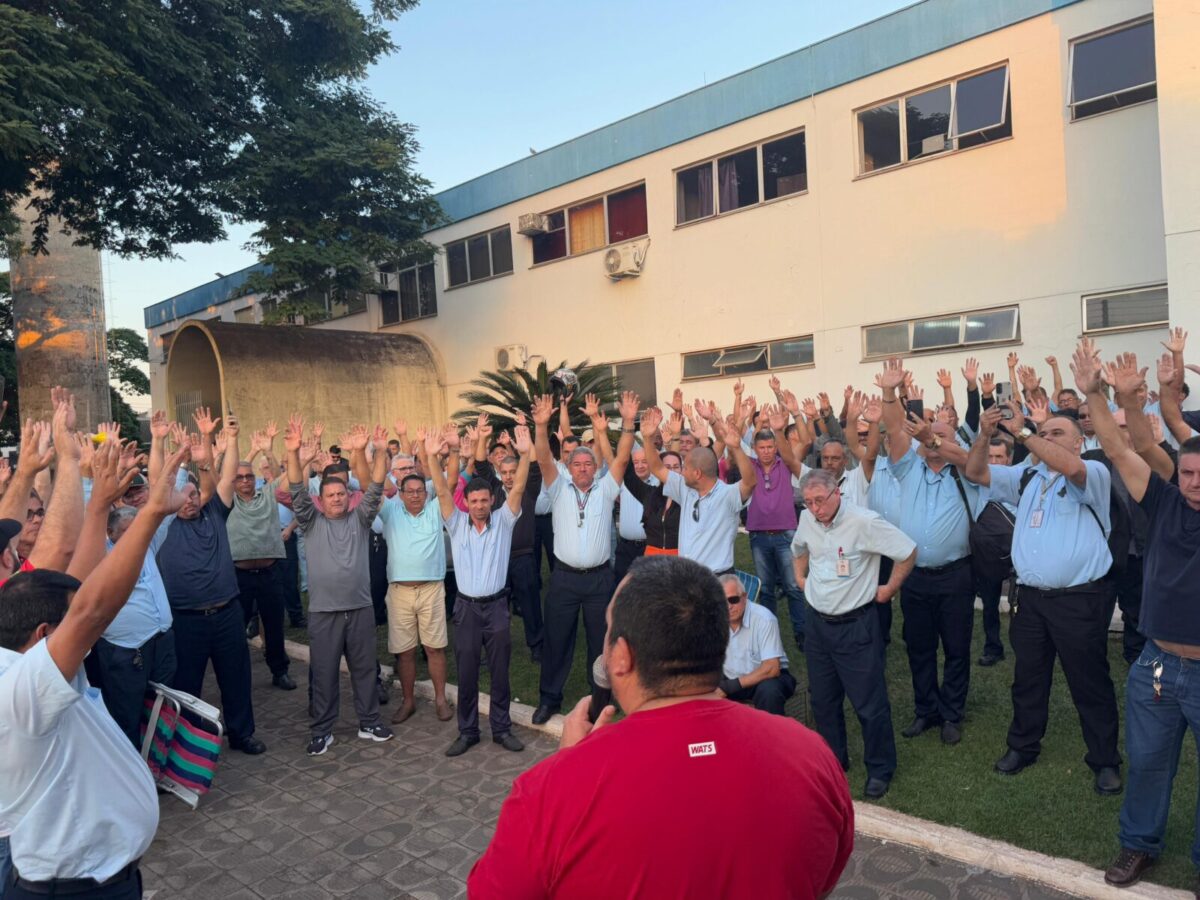 Motoristas da TCCC decidem continuar a greve