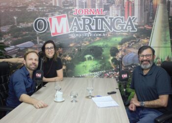 Diretor Alex Neoral e a gestora Tati Garcias (à esq.) no estúdio após o bate-papo  (Crédito: Pamela Maria)