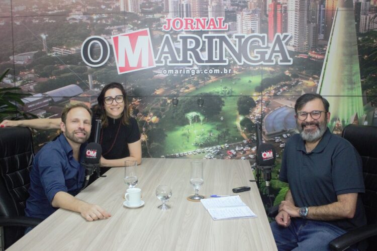 Diretor Alex Neoral e a gestora Tati Garcias (à esq.) no estúdio após o bate-papo  (Crédito: Pamela Maria)