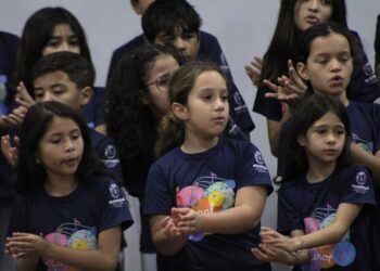 Coral Harmonia da Escola Diderot abriu o evento na tarde desta segunda-feira, 25 (Crédito: Cristiano   Martinez)