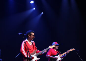 Apresentação no teatro do Sesc Maringá (Crédito: Cristiano Martinez)
