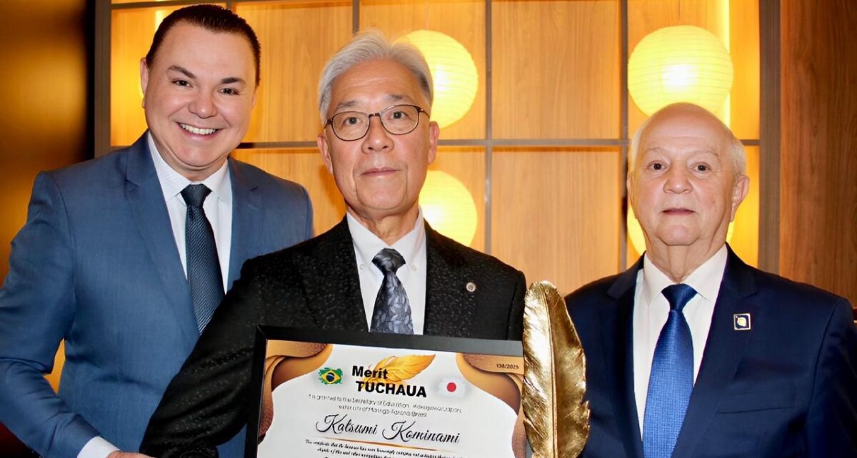 ami Katsumi, secretário de Educação de Kakogawa, no Japão, é homenageado em Maringá com a Comenda Tuchaua