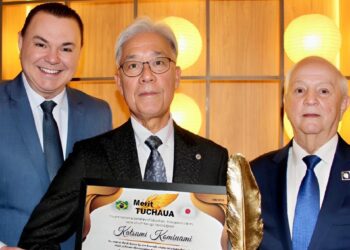 ami Katsumi, secretário de Educação de Kakogawa, no Japão, é homenageado em Maringá com a Comenda Tuchaua