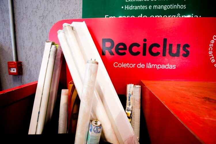 A comunidade pode descartar pilhas, lâmpadas, eletrônicos e medicamentos vencidos em pontos sinalizados e distribuídos em diversos bairros do município
Foto: Arquivo PMM