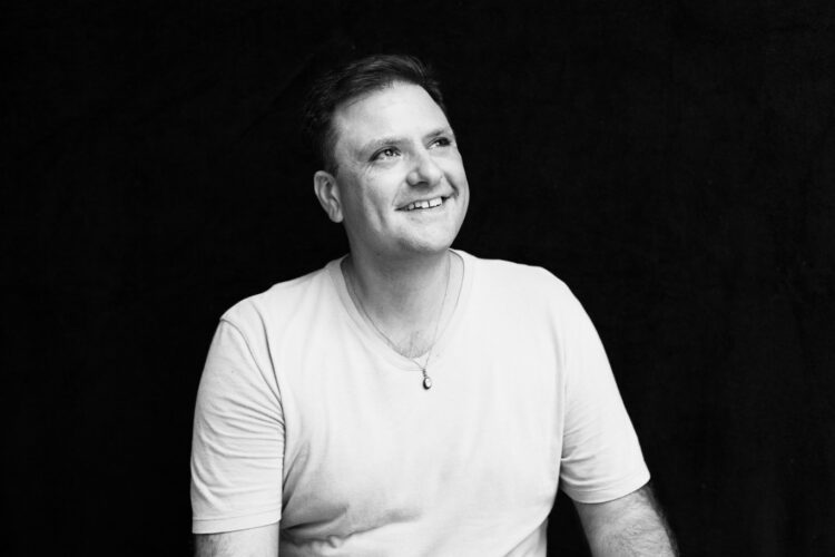 D’Avila é escritor, poeta, professor e psicólogo (Crédito: Divulgação)