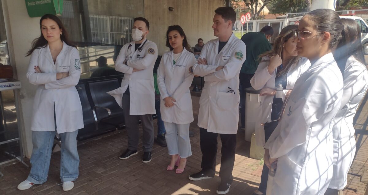 Prefeitura apresenta 40 novos médicos para atender nas UPAs e Hospital Municipal