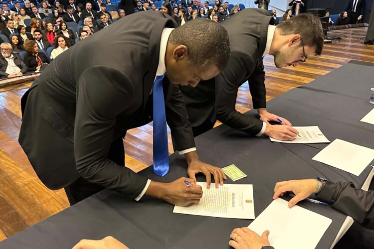 Paraná dá posse a 560 novos policiais civis