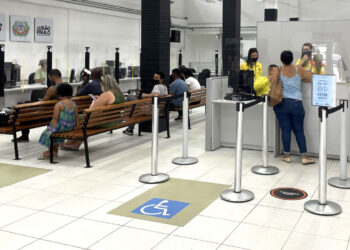 O governo quer implantar 20 unidades do Poupatempo em um ano