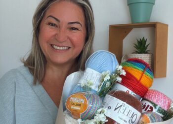 Sábado é dia de crochetar na praça com Simone Eleotério