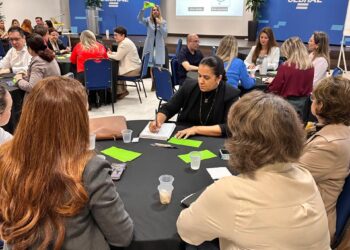 Codem entrega ao prefeito 50 propostas para inclusão de autistas