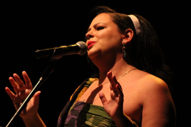 Registro da apresentação anterior de Elba Leal no Teatro Barracão (Crédito: Arquivo/Cristiano Martinez)