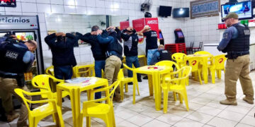 Gaeco prende quatro e apreende máquinas de jogos ilegais em Umuarama