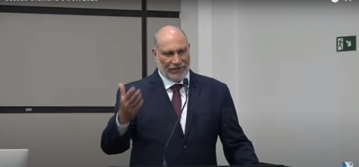 Professor José Carlos Pacífico assume como vereador do Novo em Maringá