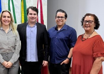 AOCP na mesa diretora do Comas