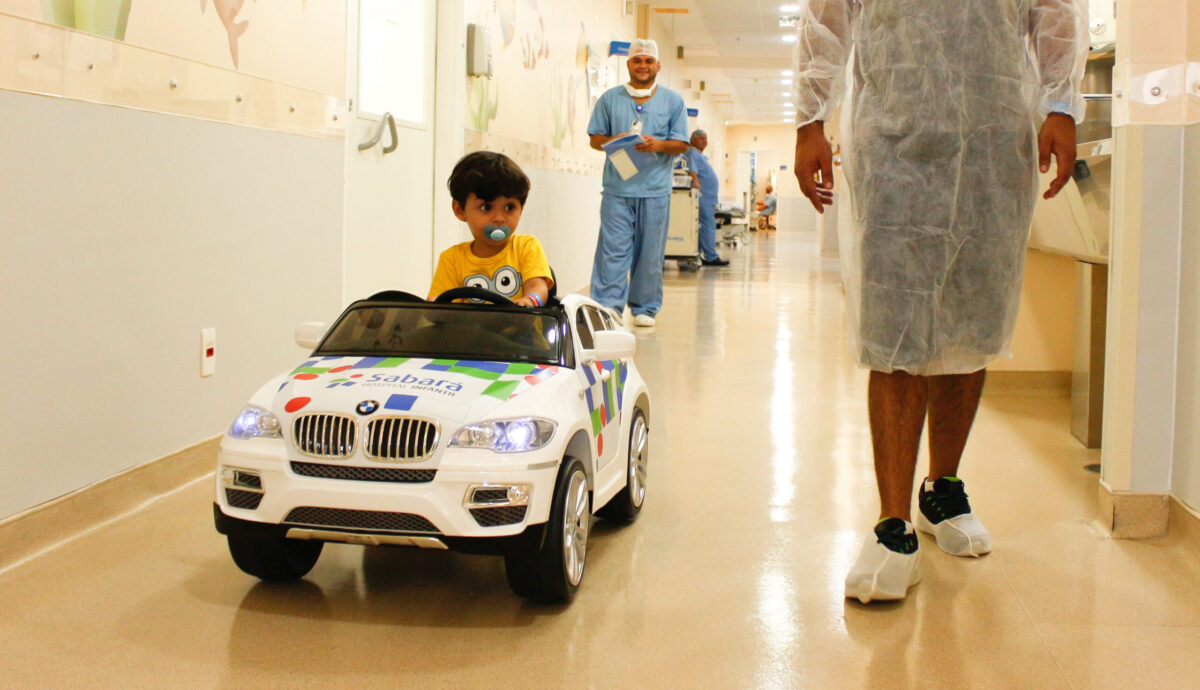 Carrinhos elétricos vão transportar crianças entre a Pediatria e o Centro Cirúrgico