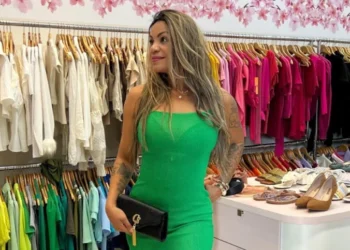 Homem que se diz traído pela esposa, mata-a com mais de 30 facadas