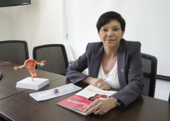 Maringaense Mácia Consolaro faz parte da equipe que elaborou diretriz nacional do autoteste para HPV Foto: UEM