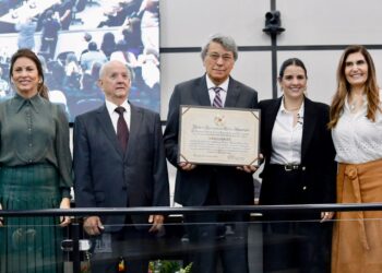 Unicesumar é homenageada pela Câmara de Maringá por seus 35 anos