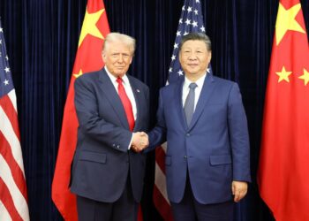 O presidente chinês, Xi Jinping, reúne-se com o presidente norte-americano, Donald Trump, em Busan, na República da Coreia, em 30 de outubro de 2025. (Xinhua/Huang Jingwen)
