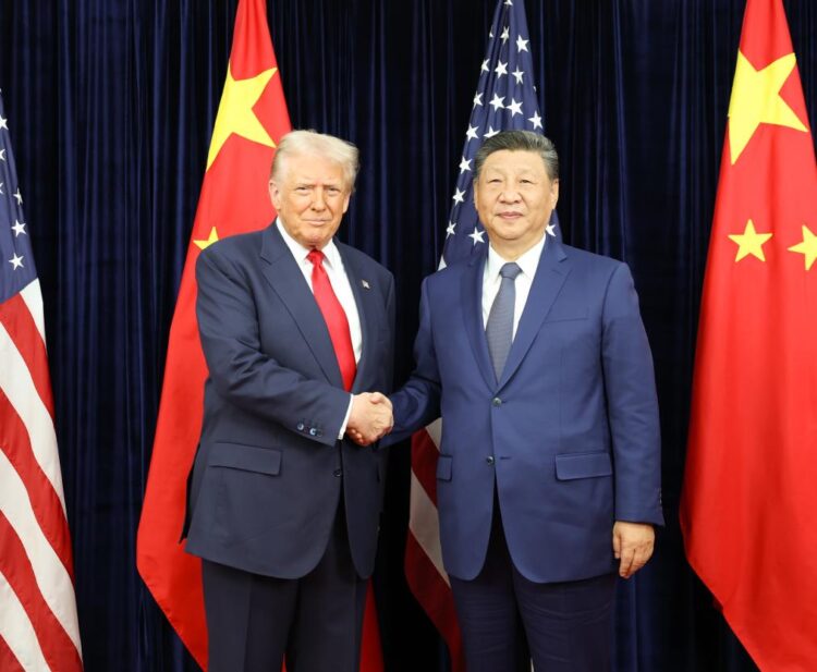 O presidente chinês, Xi Jinping, reúne-se com o presidente norte-americano, Donald Trump, em Busan, na República da Coreia, em 30 de outubro de 2025. (Xinhua/Huang Jingwen)
