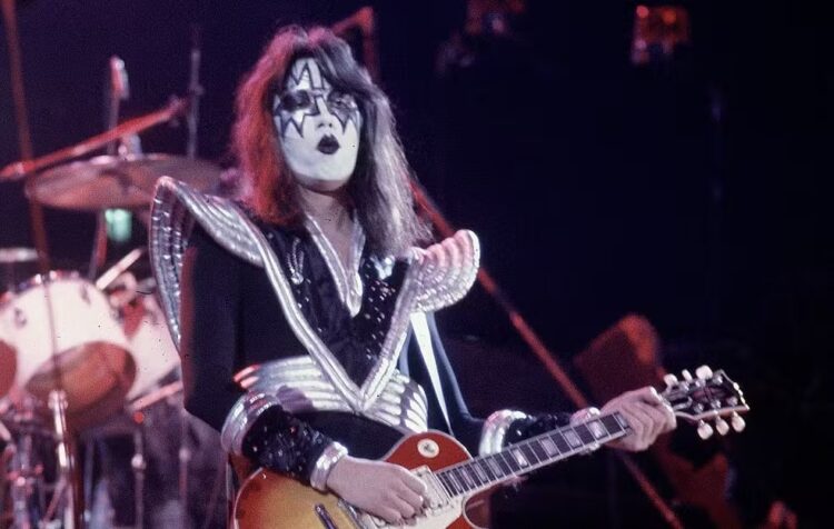 Ace Frehley foi um dos idealizadores da indumentária do Kiss e da pintura dos rostos para as apresentações
