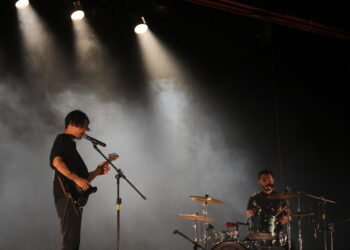 Duo da Banda Kanichi se apresentou duas vezes no Teatro Barracão Paulo Mantovani (Crédito: Cristiano Martinez)