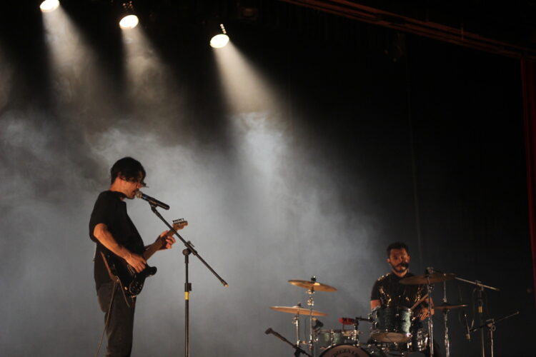 Duo da Banda Kanichi se apresentou duas vezes no Teatro Barracão Paulo Mantovani (Crédito: Cristiano Martinez)